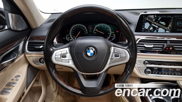 BMW 7-Series 2016 — photo 13
