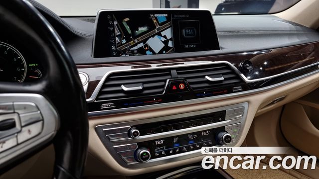 BMW 7-Series 2016 — photo 14