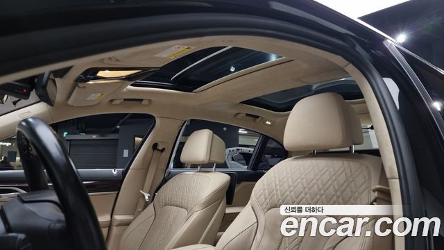 BMW 7-Series 2016 — photo 18