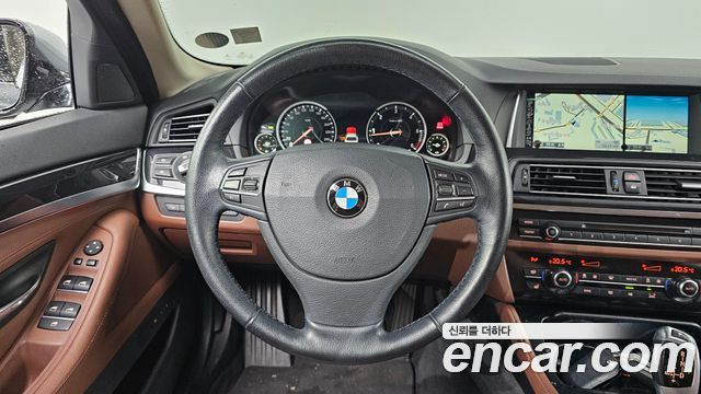 BMW 5-Series 2016 — фото 11