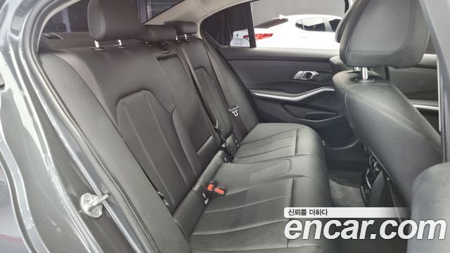 BMW 3-Series 2019 — photo 12