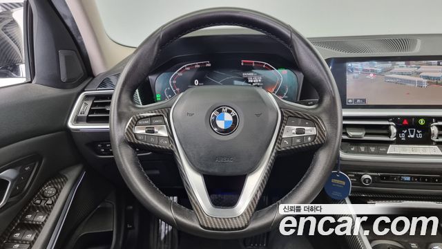 BMW 3-Series 2019 — photo 13