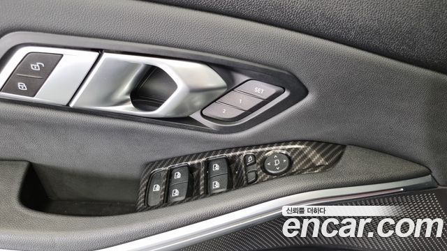 BMW 3-Series 2019 — photo 18