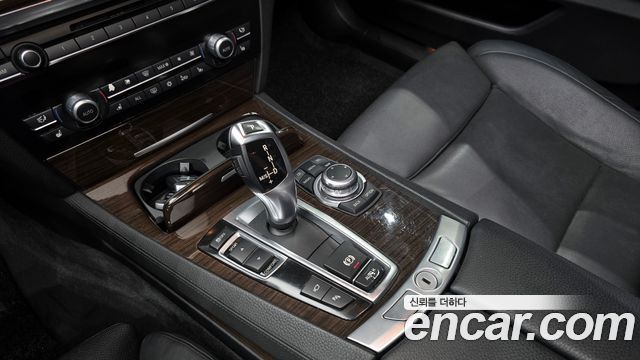 BMW 7-Series 2009 — photo 9