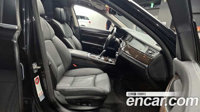 BMW 7-Series 2009 — photo 10