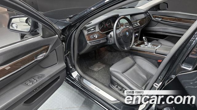 BMW 7-Series 2009 — photo 11