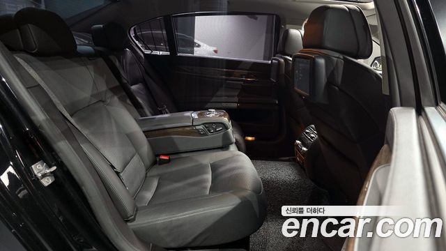 BMW 7-Series 2009 — photo 12