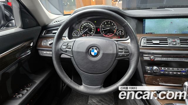 BMW 7-Series 2009 — photo 13