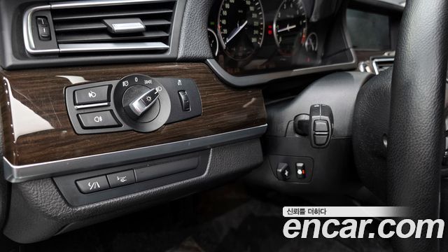 BMW 7-Series 2009 — photo 16