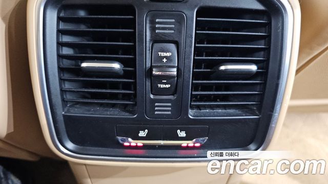 Porsche Macan 2017 — photo 17