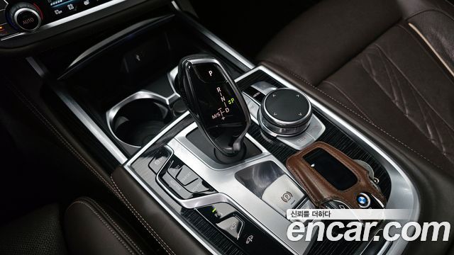 BMW 7-Series 2019 — photo 9