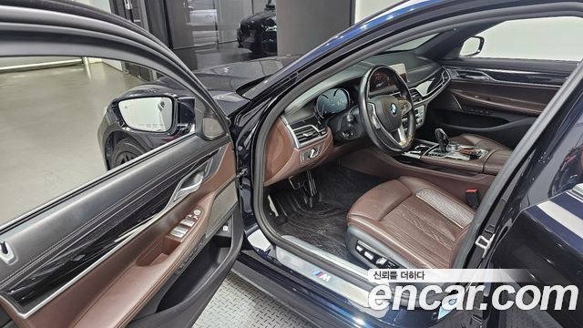 BMW 7-Series 2019 — photo 10