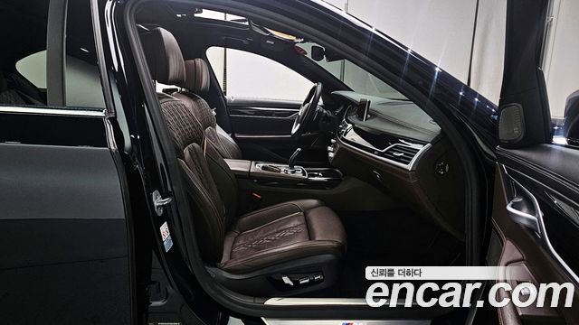 BMW 7-Series 2019 — photo 11