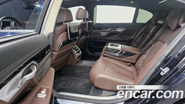 BMW 7-Series 2019 — photo 12