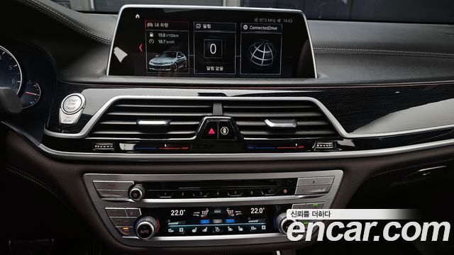 BMW 7-Series 2019 — photo 16