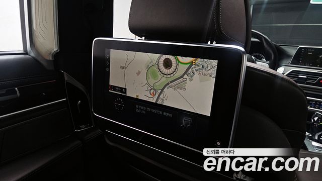 BMW 7-Series 2019 — photo 18