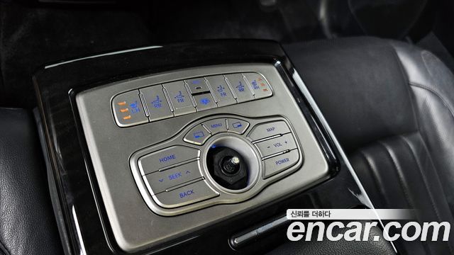 Hyundai Genesis 2013 — photo 17