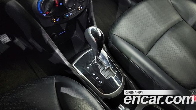 Hyundai Accent 2012 — photo 9