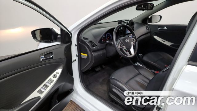 Hyundai Accent 2012 — photo 10