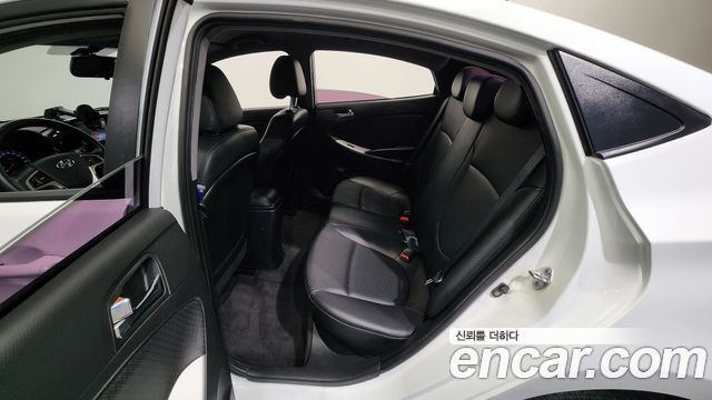 Hyundai Accent 2012 — photo 11