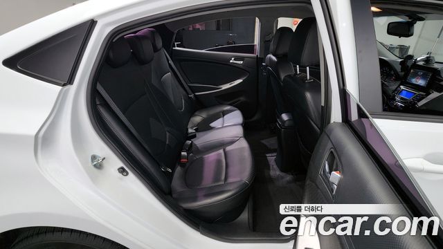 Hyundai Accent 2012 — photo 12
