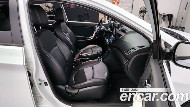 Hyundai Accent 2012 — photo 13