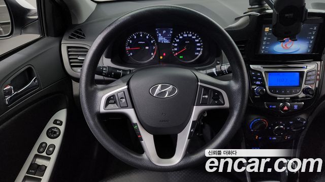 Hyundai Accent 2012 — photo 15