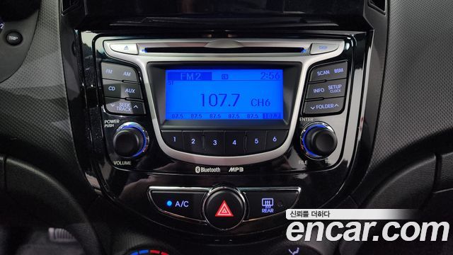 Hyundai Accent 2012 — photo 18