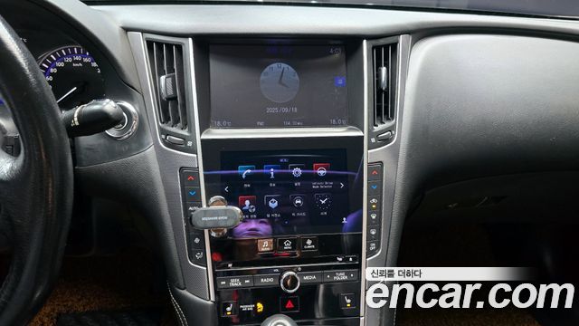Infiniti Q50 2016 — photo 17