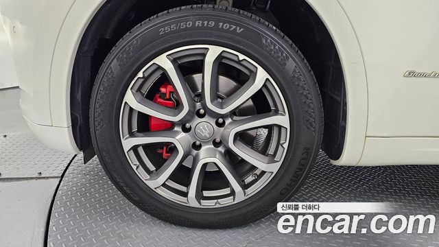 Maserati Levante 2019 — photo 5