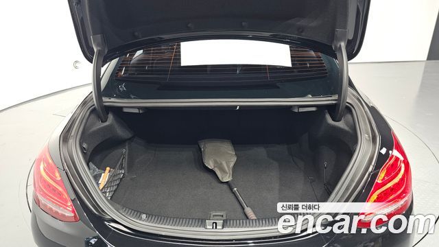 Mercedes-Benz C-Class 2017 — photo 20