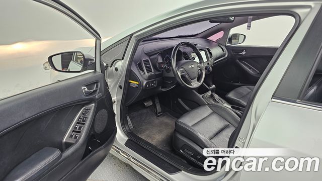 Kia K3 2014 — photo 11