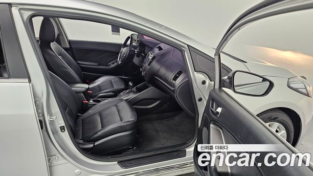 Kia K3 2014 — photo 12