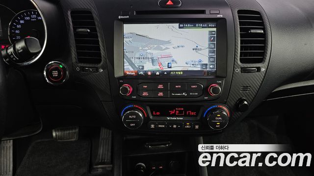 Kia K3 2014 — photo 14
