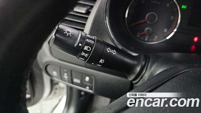 Kia K3 2014 — photo 17