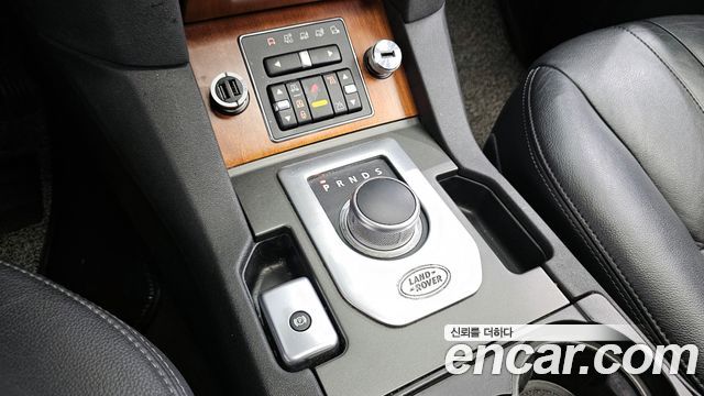 Land Rover Discovery 2012 — photo 9