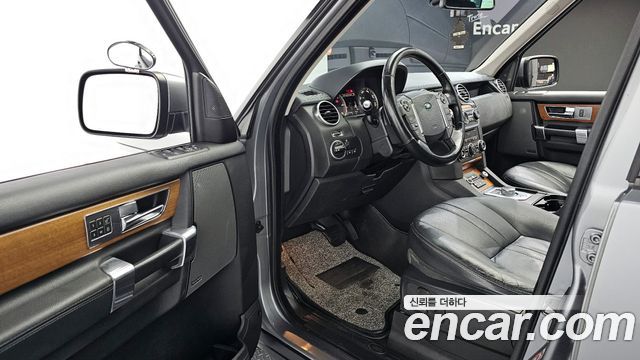 Land Rover Discovery 2012 — photo 11