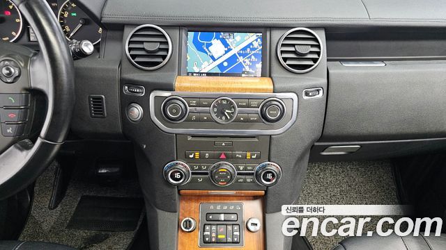 Land Rover Discovery 2012 — photo 15