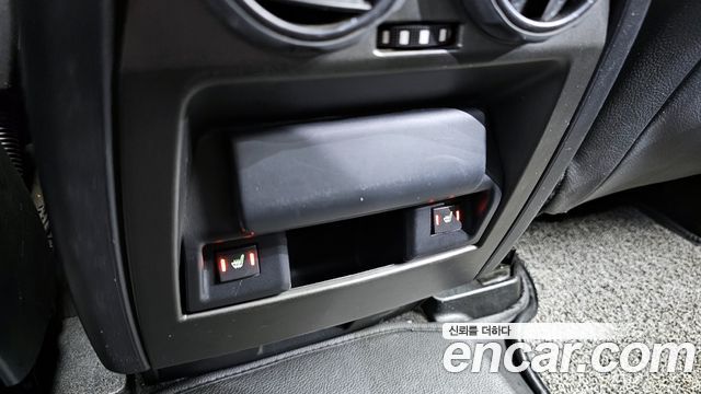 Land Rover Discovery 2012 — photo 17