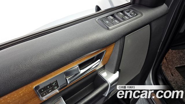 Land Rover Discovery 2012 — photo 19