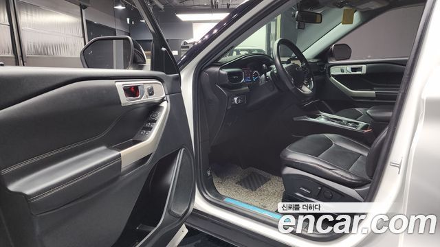 Ford Explorer 2021 — photo 10