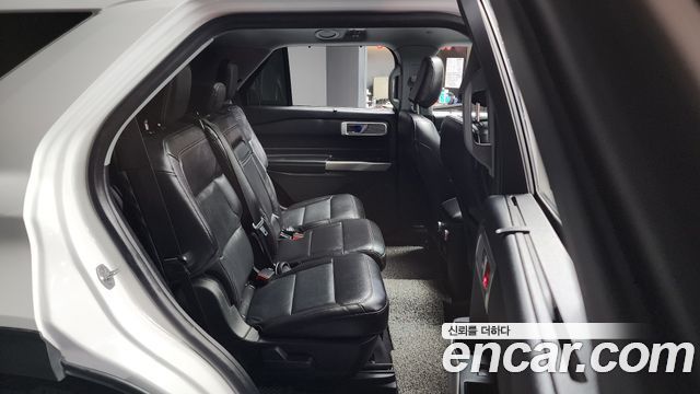Ford Explorer 2021 — photo 11