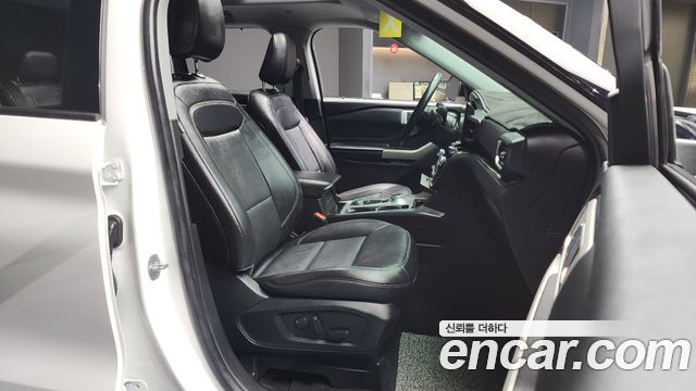 Ford Explorer 2021 — photo 12