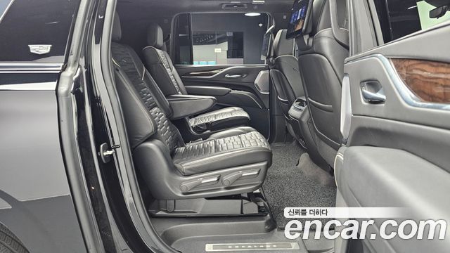 Cadillac Escalade 2022 — photo 12