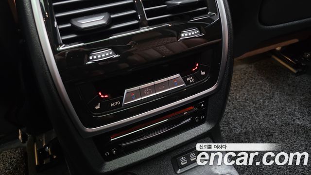 BMW X7 2021 — photo 18