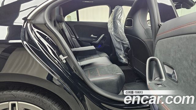 Mercedes-Benz CLA-Class 2025 — photo 12