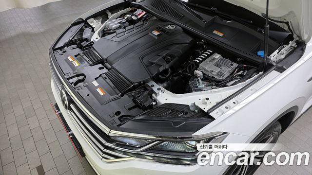 Volkswagen Touareg 2022 — photo 6