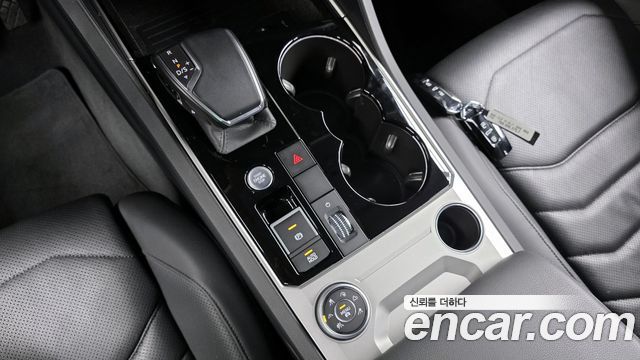 Volkswagen Touareg 2022 — photo 9