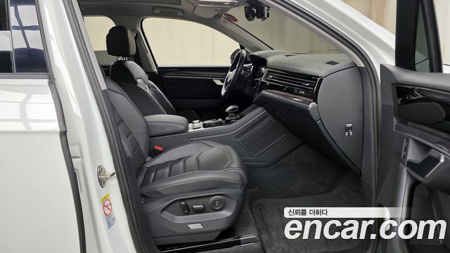 Volkswagen Touareg 2022 — photo 10