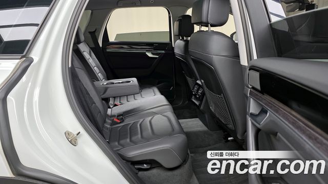 Volkswagen Touareg 2022 — photo 12